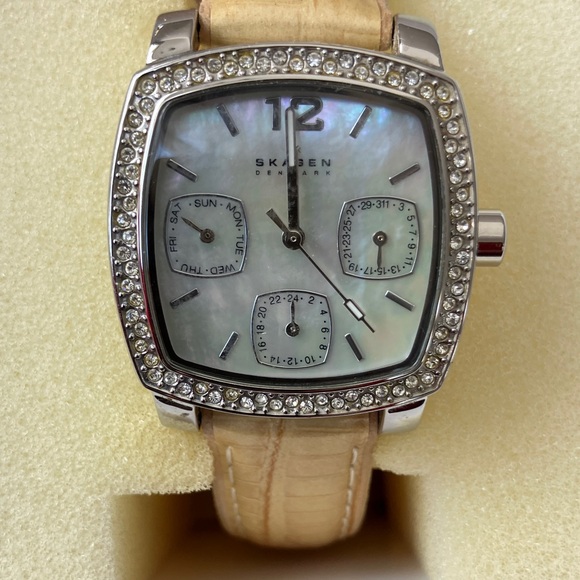 Skagen Silver Watch with Crystal Bezel and Tan Strap - Picture 1 of 1
